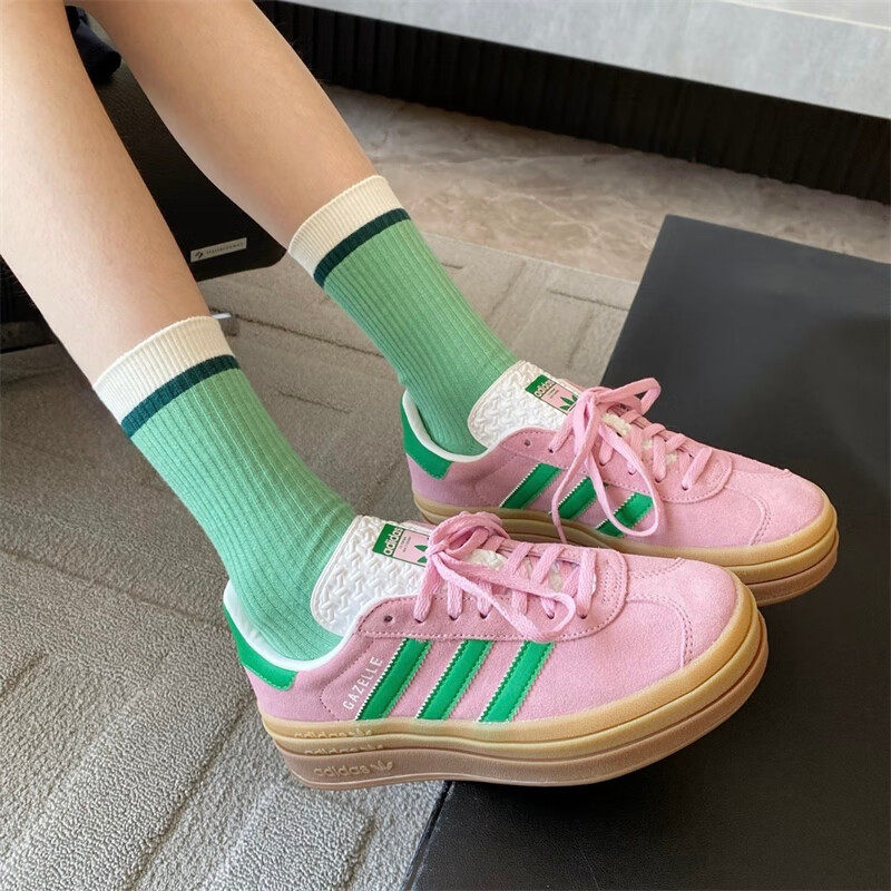 أحذية رياضية نسائية من أديداس  - مراجعة Adidas Shoes Samba وسعره